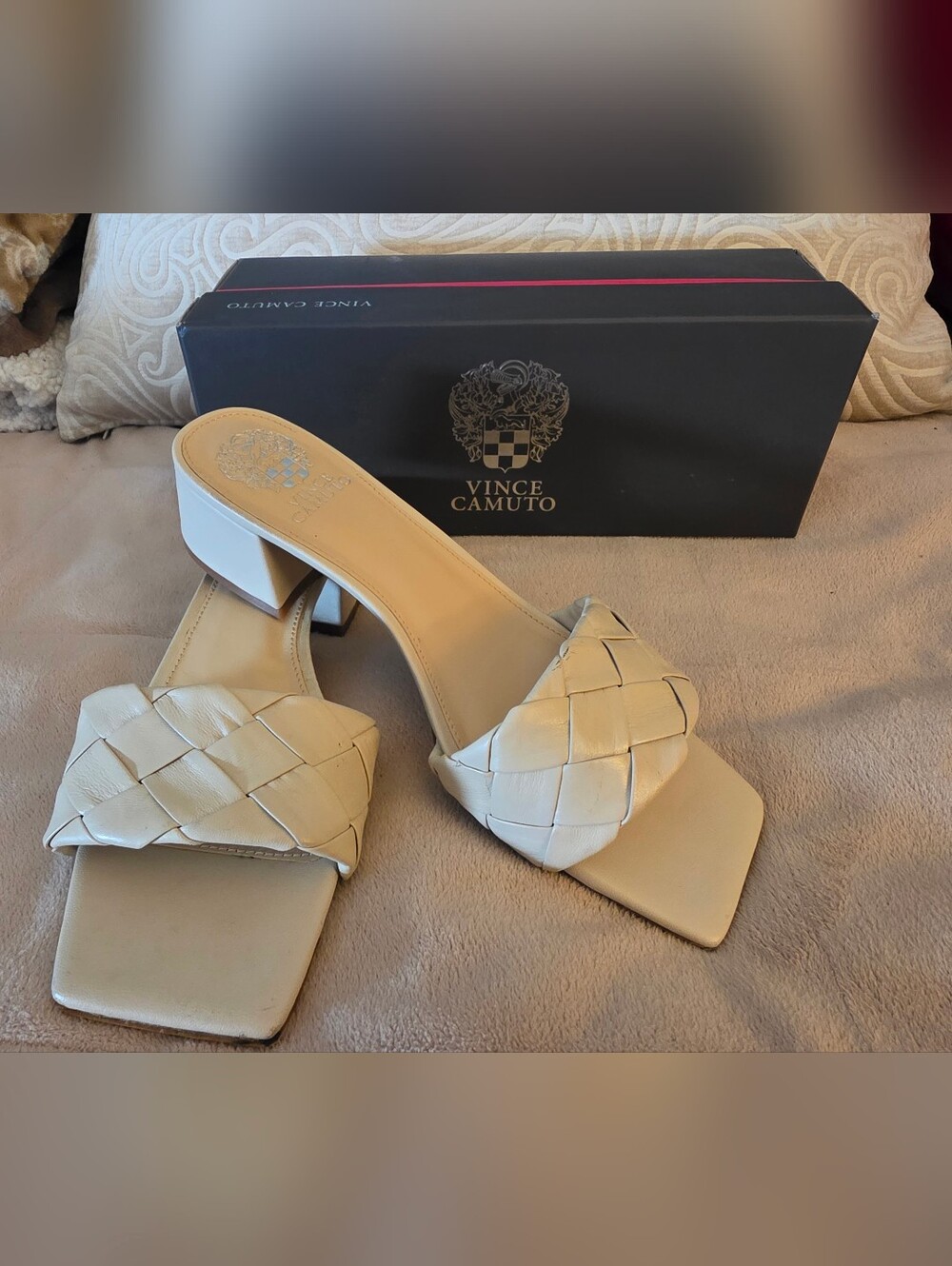 VGUC Vince Camuto Semtara Mule - New Cream - Size 9M